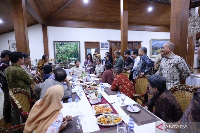 Presiden Prabowo Ajak Pimpinan Redaksi Berdiskusi Enam Jam di Hambalang