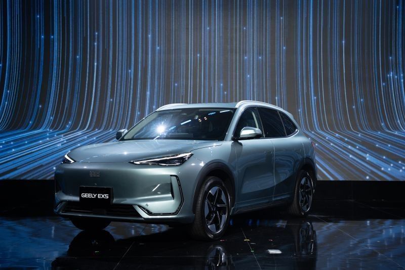 Geely EX5 Raih Sambutan Hangat di IIMS 2025, SUV Listrik Modern dengan Fitur Canggih