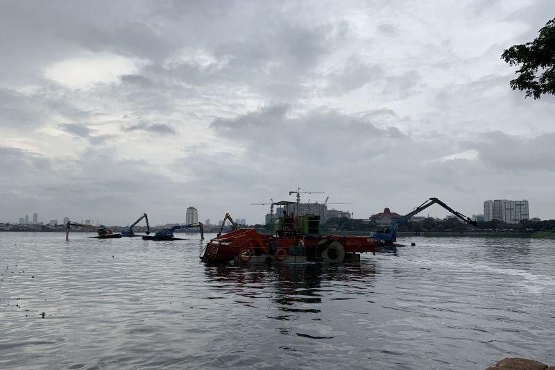 Rano Karno Minta Alat Berat Pengendali Banjir Jakarta Dipasangi Pelacak