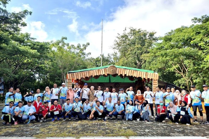 Plogging di Gorontalo: Olahraga dan Peduli Lingkungan dalam Satu Aksi