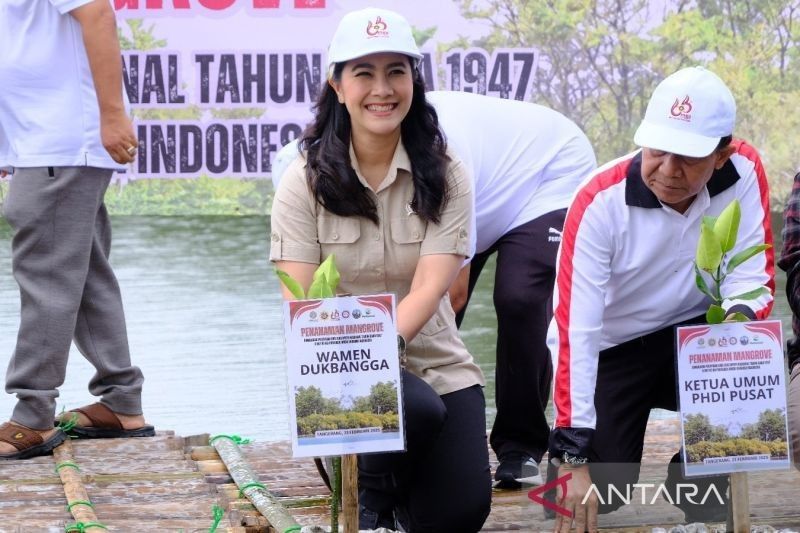 Lingkungan Sehat, Fondasi Keluarga Sejahtera: Wamendukbangga Dorong Penanaman 1.500 Pohon Bakau