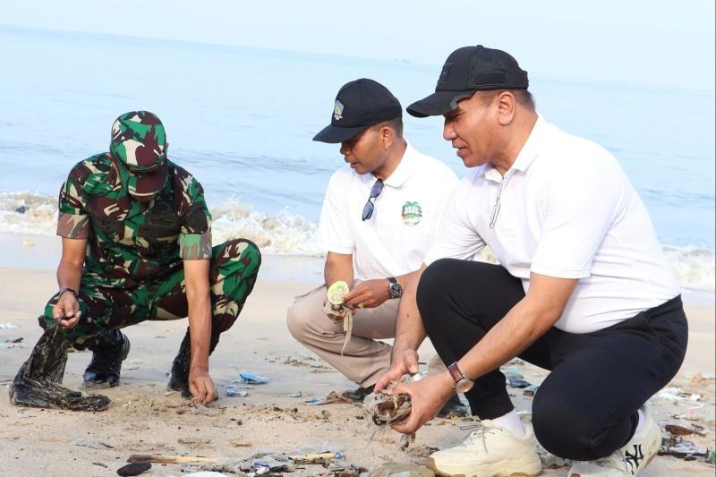 Pemprov Bali Bersihkan Pantai Kedonganan dalam Peringatan HPSN 2025