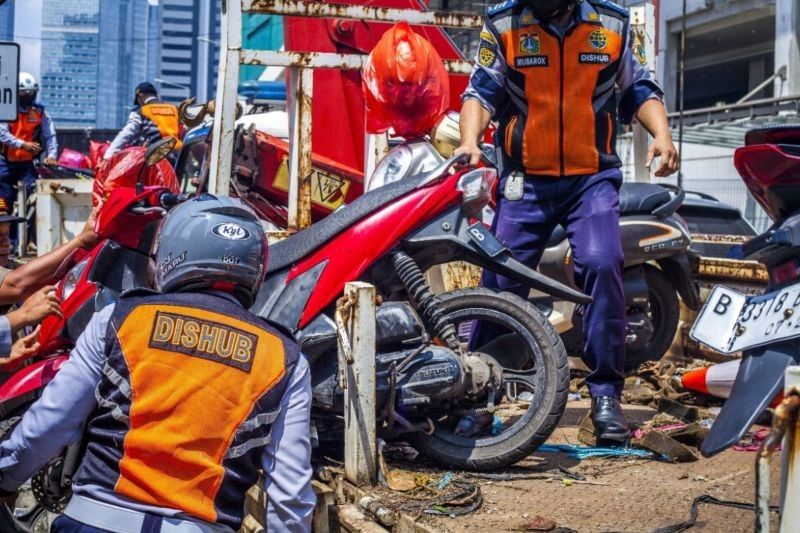 Sudinhub Jaksel Tertibkan 9 Motor Parkir Liar di Setiabudi, Imbau Warga Taati Aturan