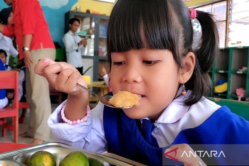 2.890 Pelajar Kotim Nikmati Makan Bergizi Gratis: Program Perdana Sukses Digelar