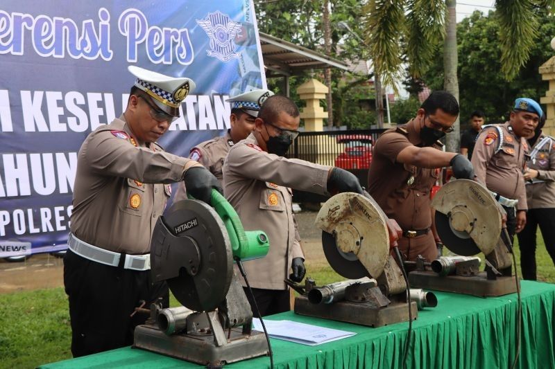 Polres Bungo Musnahkan 148 Knalpot Brong: Tindakan Tegas untuk Kenyamanan Publik