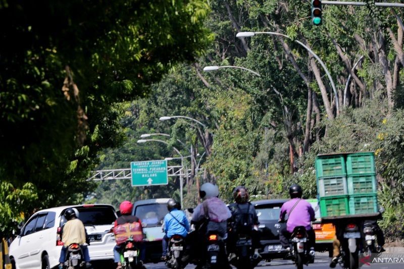 Pemkot Surabaya Targetkan Pasang 5.884 PJU di 2025: Wujudkan Penerangan Merata