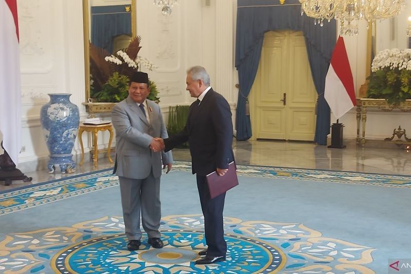 Prabowo Sambut Hangat Shoigu di Istana Merdeka, Tanyakan Kabar Putin