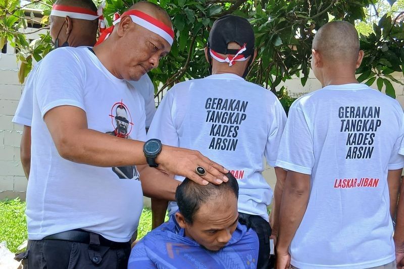 Apresiasi Pengungkapan Kasus Pagar Laut: Warga Tangerang Cukur Gundul Massal