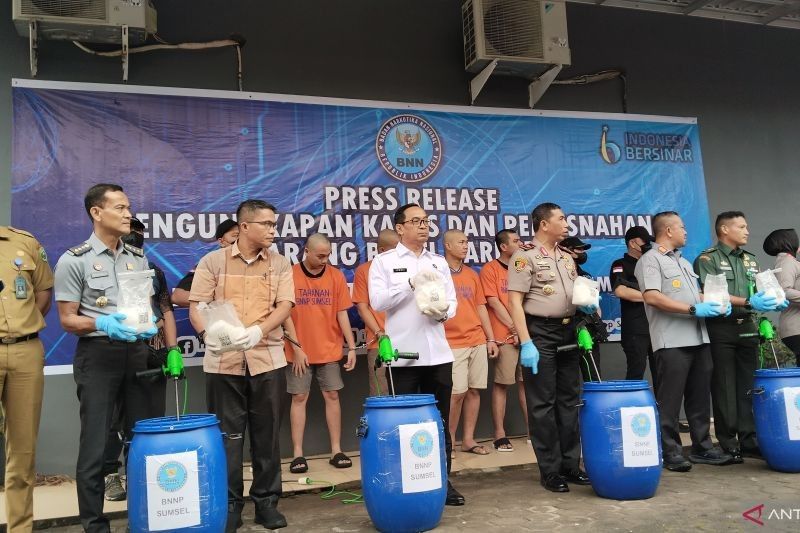 BNN Sumsel Musnahkan 15 Kg Sabu Jaringan Malaysia-Pekanbaru, Tiga Tersangka Terancam Hukuman Mati