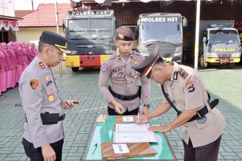 Kapolres HST Mutasi 12 Perwira, Layanan Publik Diharapkan Meningkat