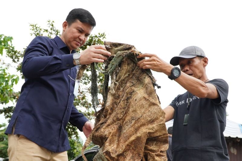 Garuda Indonesia Bersihkan Sungai Ciliwung dalam Peringatan Hari Peduli Sampah Nasional