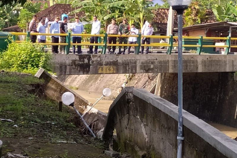 Longsor di Bantul: Pemkab Segera Pasang Bronjong untuk Tanggul Sungai Celeng