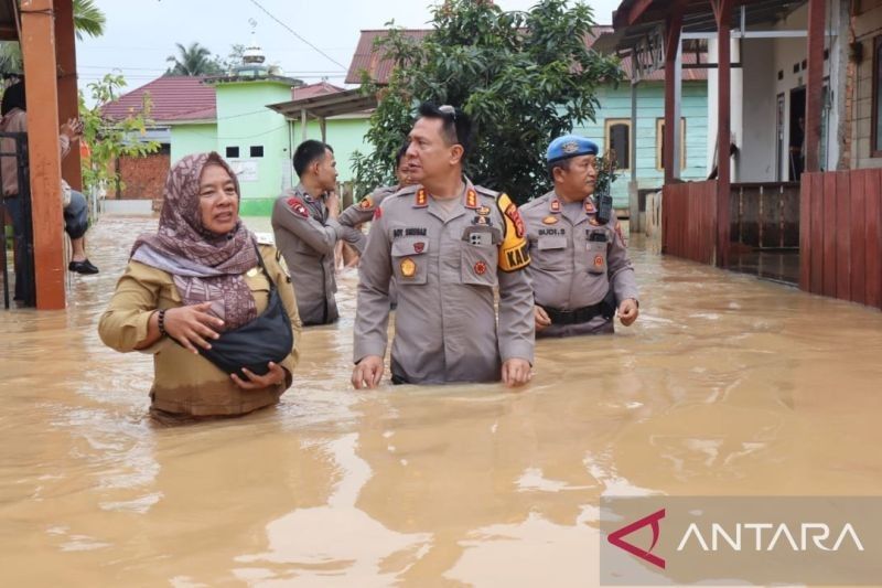 Polresta Jambi Siagakan Personel Hadapi Banjir, Pastikan Keamanan Warga Terdampak