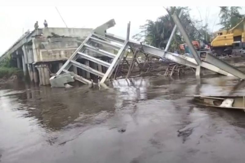 Jembatan Muara Terusan Ambruk: Pemkab Kapuas Ungkap Penyebabnya