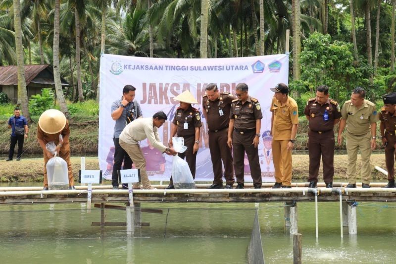 Kejati Sulut Luncurkan 'Jaksa Sahabat Tani', Tebar 6.000 Benih Ikan di Minahasa Utara