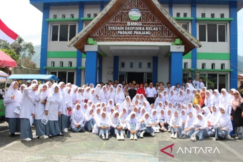 Studi Edukasi: Ratusan Siswa MAN Solok Jelajahi BMKG Padang Panjang