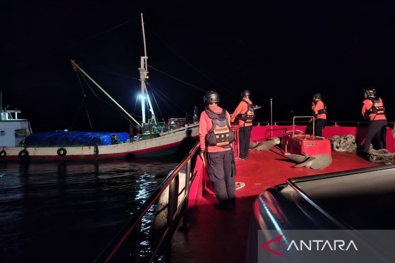 Kapal Pupuk alami kerusakan mesin di Lombok, seluruh ABK berhasil dievakuasi