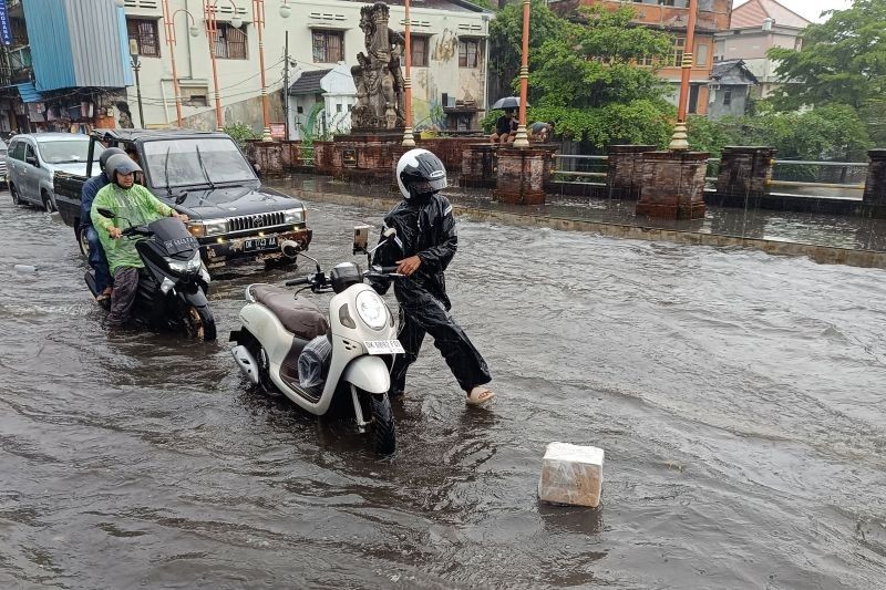 BMKG: Cuaca Berawan hingga Hujan Guyur Sebagian Besar Indonesia