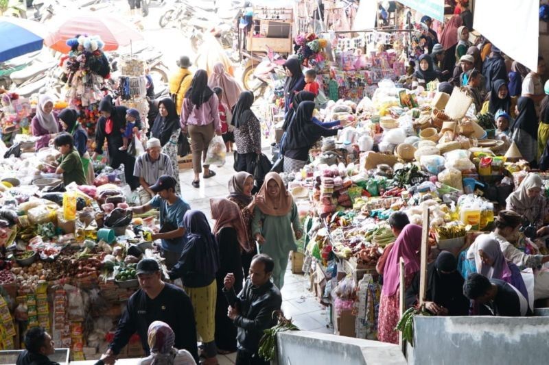 Bandung Tertarik Terapkan Sistem Pengelolaan Pasar Wisata Samarang Garut