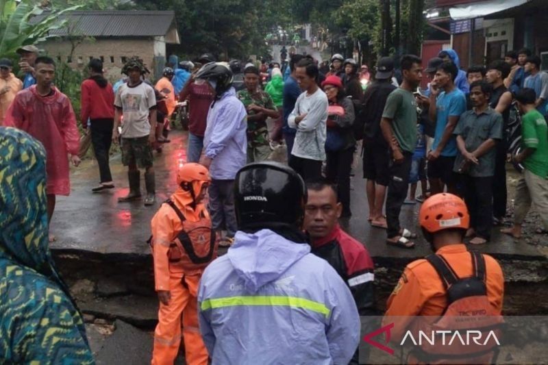 Jembatan Amblas di Citeureup, Bupati Bogor Instruksikan Pembuatan Jembatan Darurat