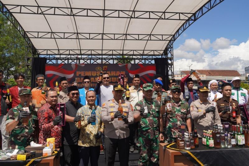 Ribuan Botol Miras Dimusnahkan Polres Tasikmalaya Kota Jelang Ramadhan