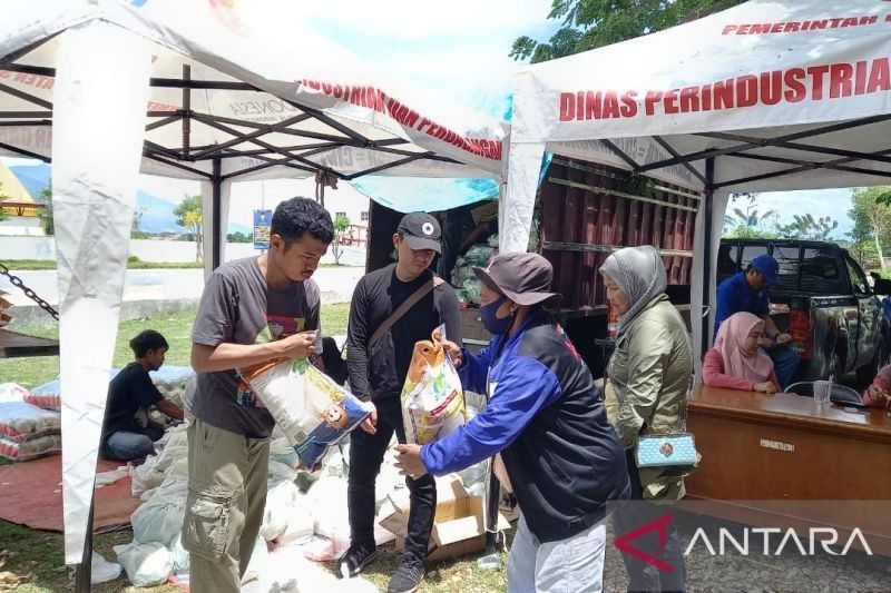 Sigi Salurkan 10.152 Paket Pangan Murah Jelang Ramadhan 2025