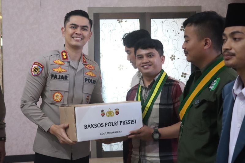 Polres Garut Berbagi Sembako: Merajut Sinergi dengan Mahasiswa dan Buruh Jelang Ramadhan