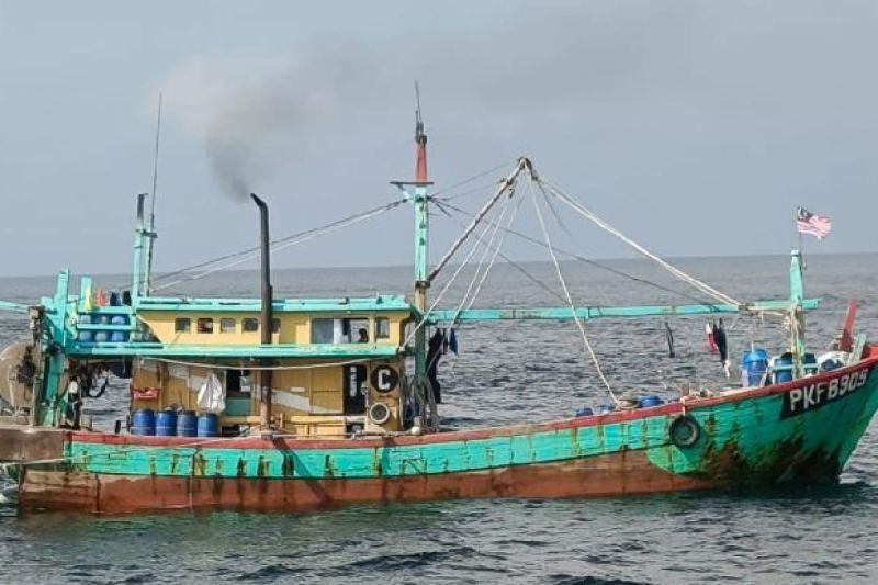 TNI AL Tangkap Kapal Ikan Asing Malaysia di Selat Malaka