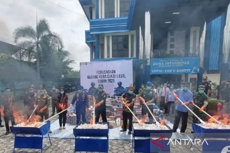 Bea Cukai Sampit Musnahkan Ratusan Ribu Rokok Ilegal Senilai Miliaran Rupiah