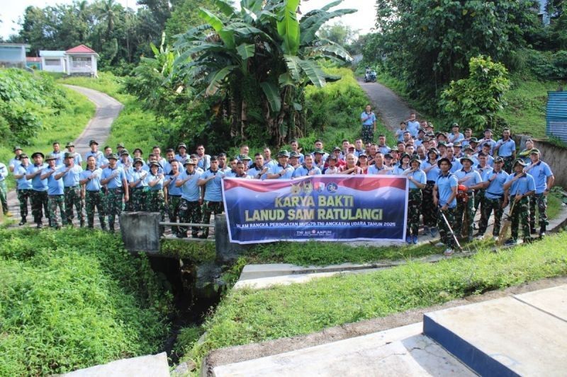 Sinergi TNI AU dan Warga Manado Bersihkan Lingkungan, Wujudkan Kota Hijau