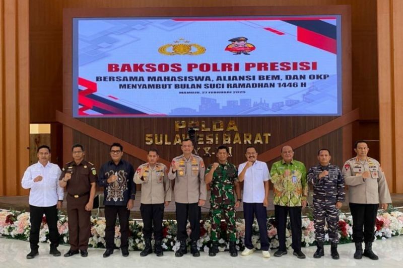 Polda Sulbar dan Mahasiswa Salurkan 1.030 Paket Bansos Jelang Ramadhan