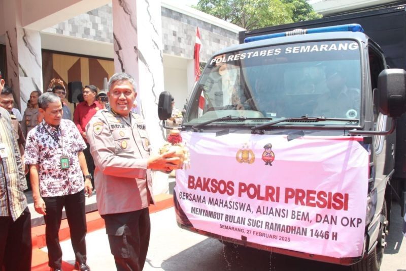 Polda Jateng Berbagi 1.600 Paket Sembako untuk Mahasiswa Jelang Ramadhan