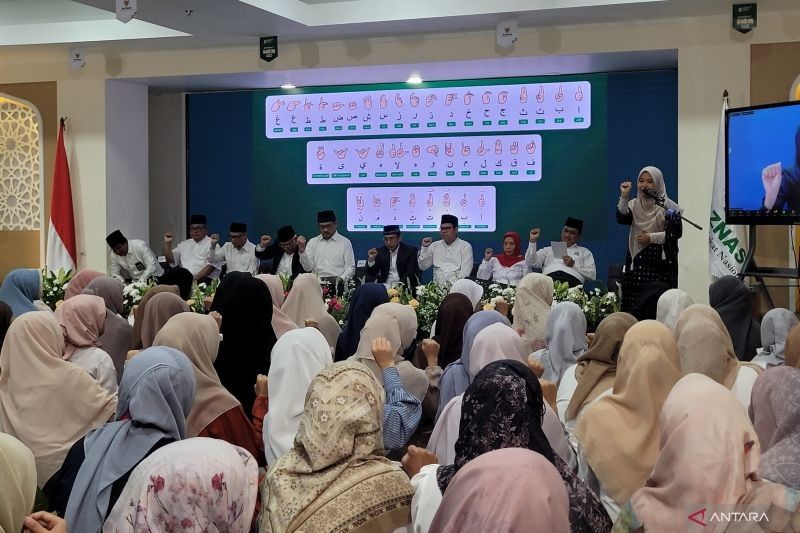 Mushaf Al-Qur'an Isyarat: Cahaya Zakat Menembus Sunyi Teman Tuli