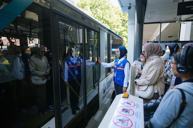 Transjakarta Izinkan Penumpang Berbuka Puasa di Dalam Bus Selama Ramadhan