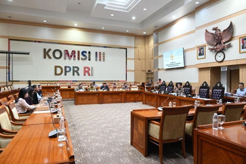 Korupsi vs Efisiensi: Kerugian Negara Capai Triliunan Rupiah, DPR Desak Strategi Baru