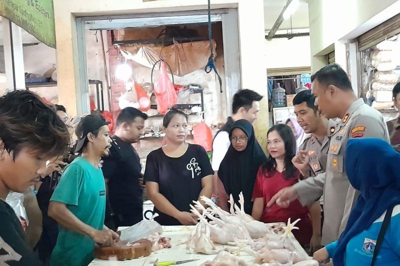 Polisi Pantau Harga Sembako di Kelapa Gading Jelang Ramadhan: Antisipasi Lonjakan Harga