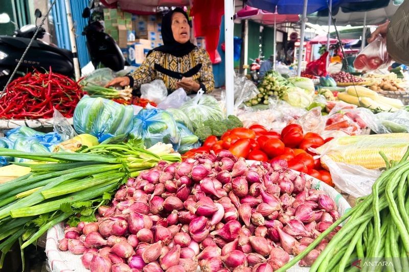 Harga Cabai Rawit Tembus Rp82.450 per Kg, Bawang Merah Capai Rp36.850 per Kg!