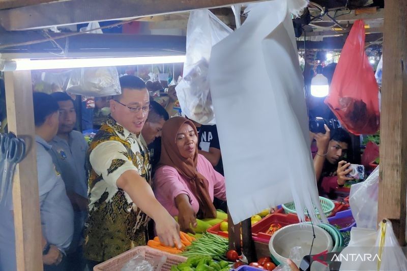 Harga Beras di Pasar Tomang Barat Tembus di Atas HET, DPRD Jakarta Turun Tangan