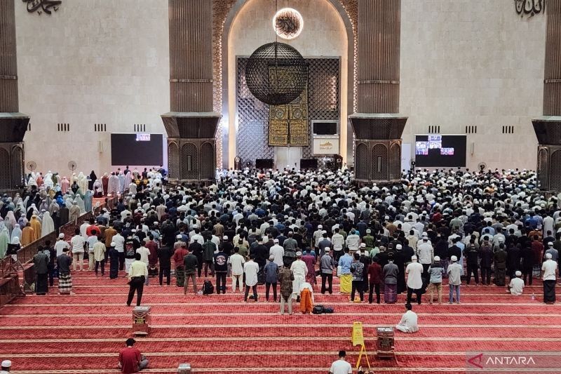 Ribuan Jamaah Padati Istiqlal, Shalat Tarawih Perdana Ramadhan 1446 H