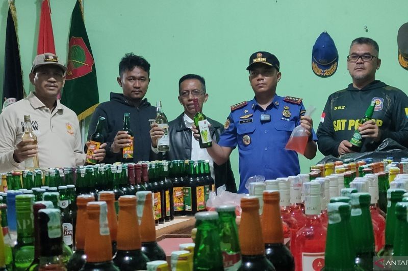 Satpol PP Cianjur Sita 400 Botol Miras Jelang Ramadan