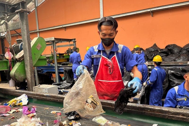 Sampah Plastik: Ancaman Mikroplastik di Indonesia dan Upaya Penanganannya