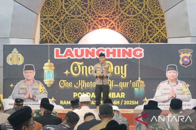 Kapolda Sumbar Luncurkan Program 'One Day One Khatam Al Quran' di Ramadhan 2025