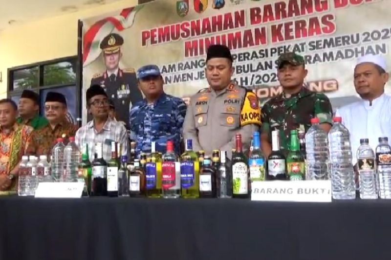 Ribuan Botol Miras Dimusnahkan Polres Jombang Jelang Ramadhan