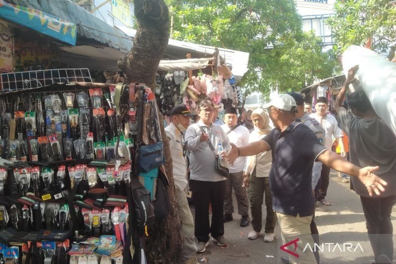 Pemkot Jaktim Imbau PKL Jatinegara Tertib, Jangan Ganggu Bahu Jalan!