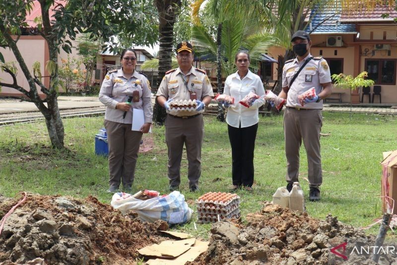 Karantina Papua Barat Daya Musnahkan Komoditas Ilegal: Cegah Penyakit Menular!