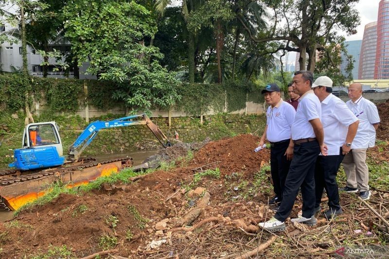 Jaksel Ingatkan Warga: Jangan Buang Sampah Sembarangan, Antisipasi Banjir!