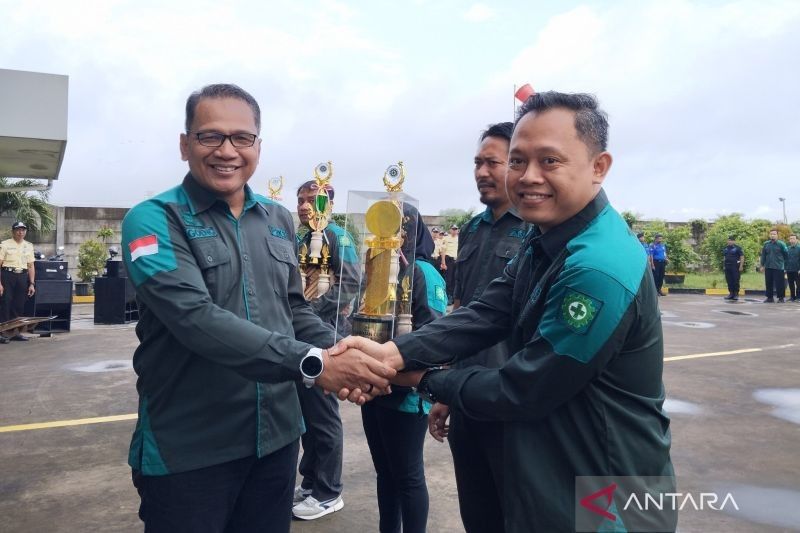 PT Pura Kudus Raih Bendera Emas Keselamatan Kerja untuk ke-27 Kalinya