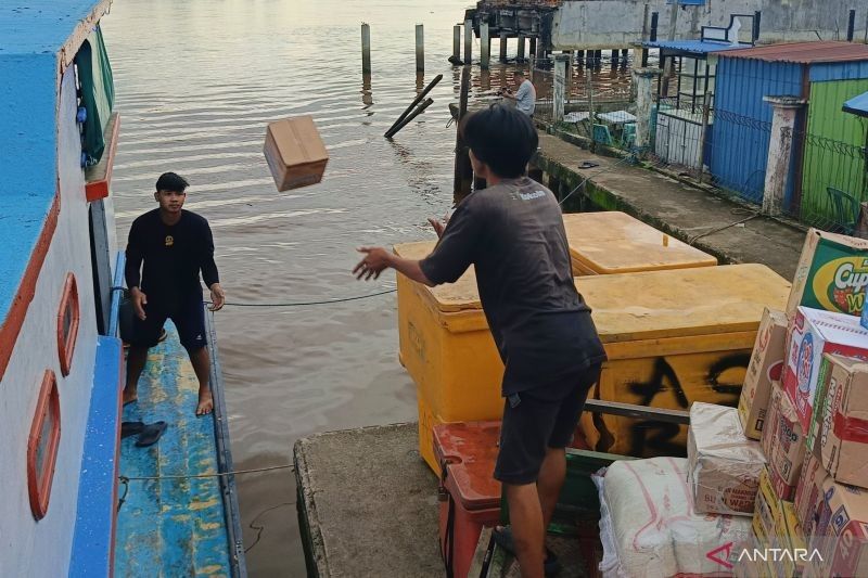 Kehidupan di Sepanjang Sungai Kapuas: Arus Kehidupan dan Ekonomi Kalimantan Barat