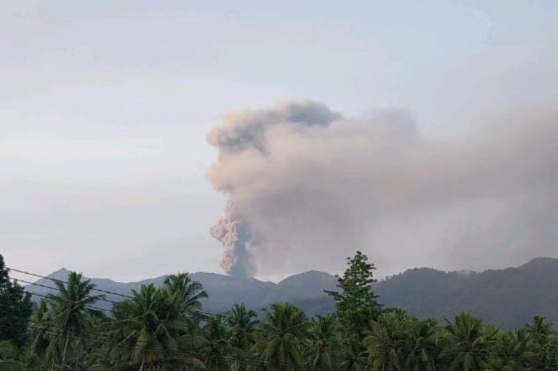 Gunung Dukono Erupsi! Semburkan Abu Vulkanik hingga 2000 Meter