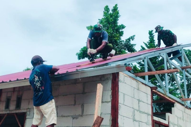 TNI Bangun Rumah Minimalis Modern di Kampung Kbusdori, Biak Numfor